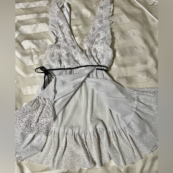 EUC UNITED COLORS OF BENETTON Polkadot and Flower Empire Waist Top, SZ XS - Picture 5 of 5